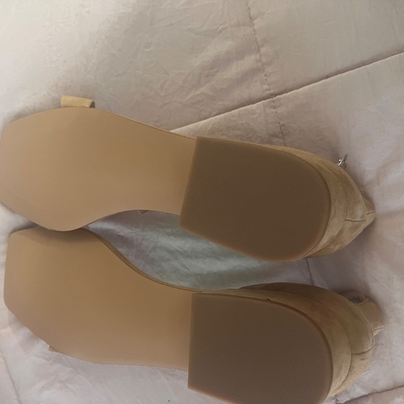 Steve Madden Tan Square Sandal - Picture 2 of 4